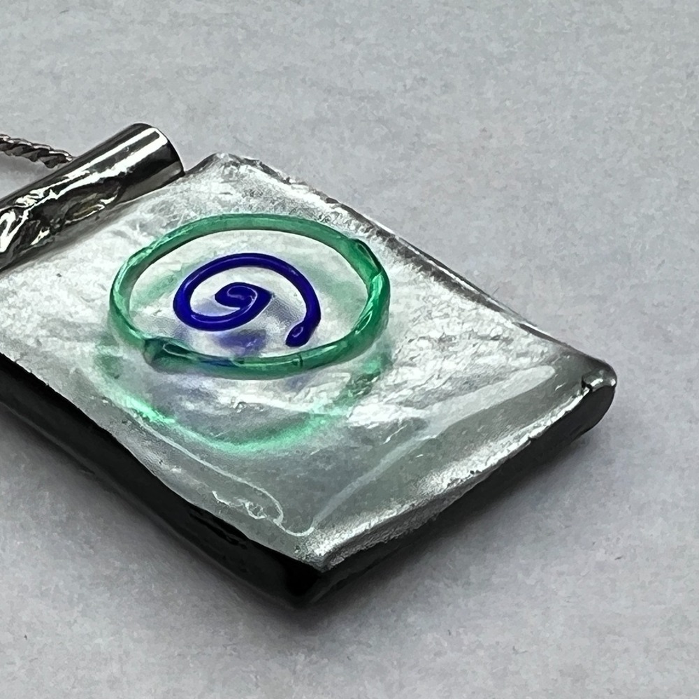 Avon Art Glass Pendant Necklace Modernist Blue Green Spiral Silver Tone 18" - Picture 5 of 7